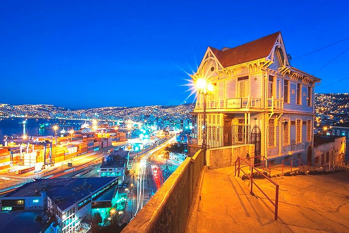 A Private Tour of Valparaiso with an experienced local guide. - Image 1