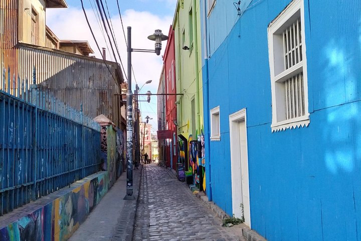 A Private Tour of Valparaiso with an experienced local guide. - Image 2