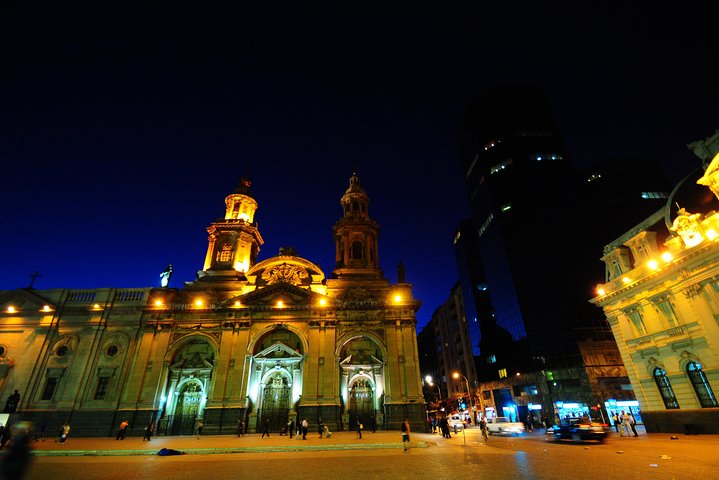 Private Night City Tour with San Cristobal Hill And Dinner Show - Image 5