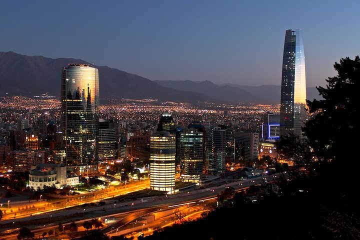 Private Night City Tour with San Cristobal Hill And Dinner Show - Image 2