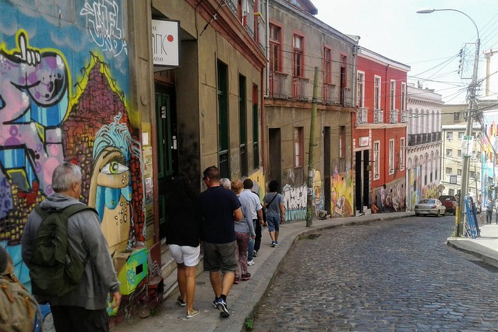 Valparaiso Private Tour and Wine Tasting by French-German Guide - Image 3