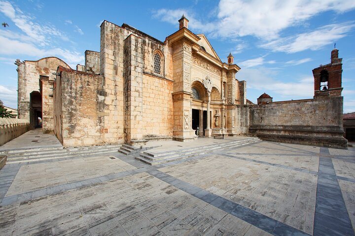 Historical Tour of Santo Domingo and 3 eyes Caves with Lunch - Image 4