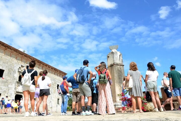 Historical Tour of Santo Domingo and 3 eyes Caves with Lunch - Image 1
