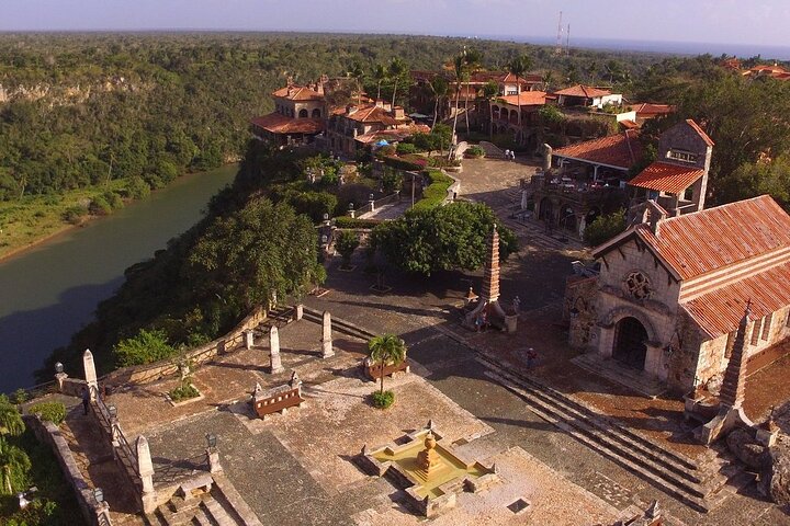 Romana: Cave of Wonders and Country House from Santo Domingo. - Image 3