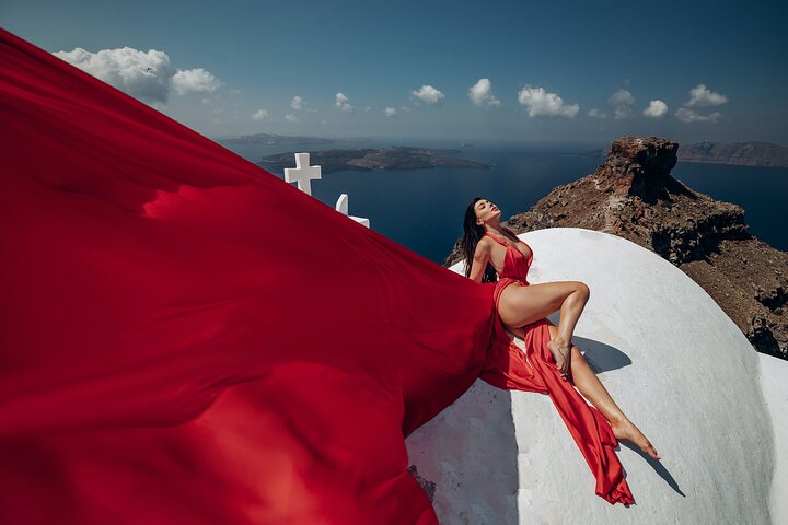 1-Hour Private Santorini Flying Dress Photoshoot - Image 4