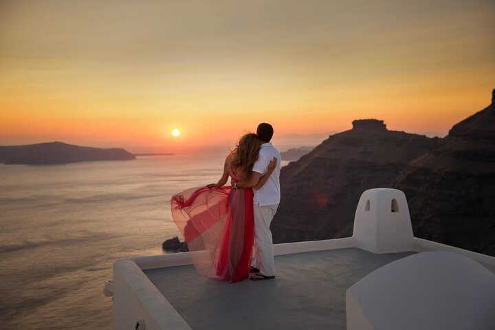 2H Private Photo Tour in Santorini - Image 3