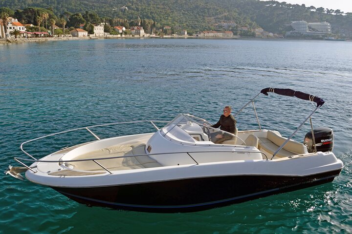 3-Hour Private Sailing and Snorkeling Adventure from Fira - Image 1