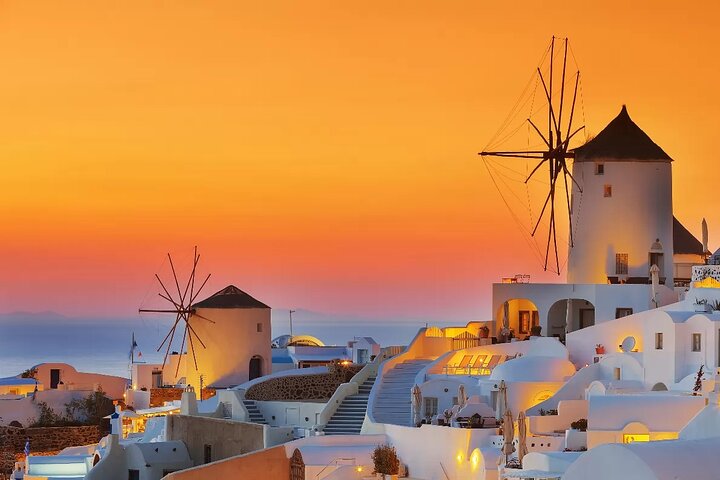 4 Hours Private Custom Tour in Santorini - Image 1