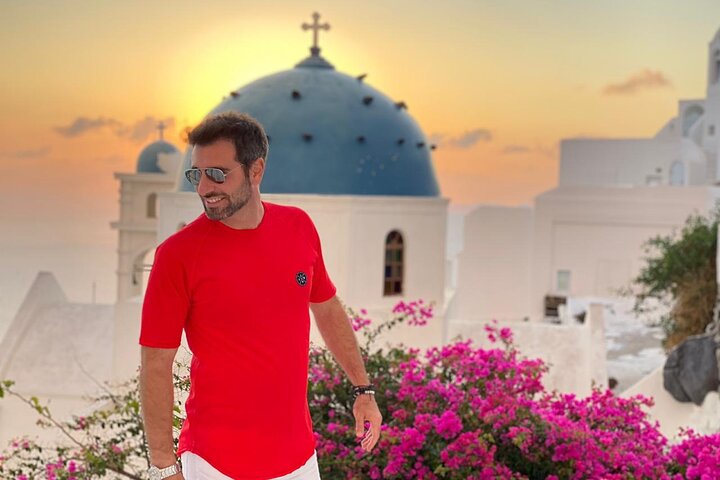 4 hrs island tour and photoshooting, Oia Blue domes, Red beach  - Image 2