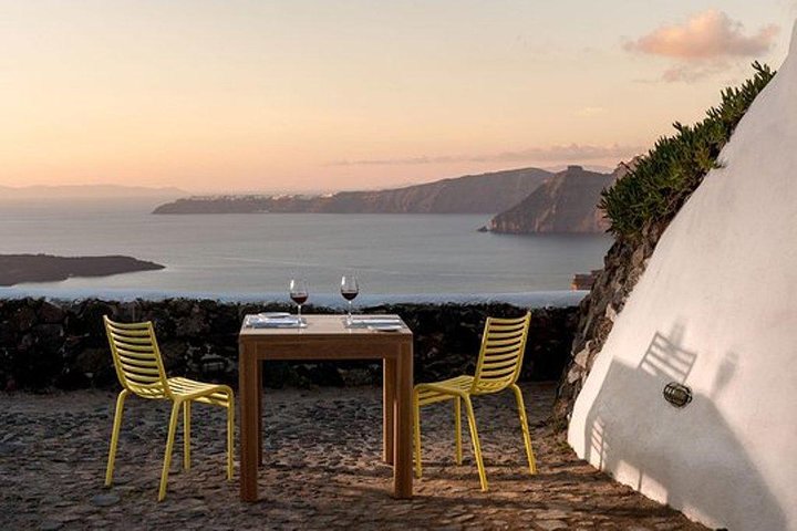 5 towns in 5 hours: Santorini Most Popular Tour with Wine tasting - Image 1