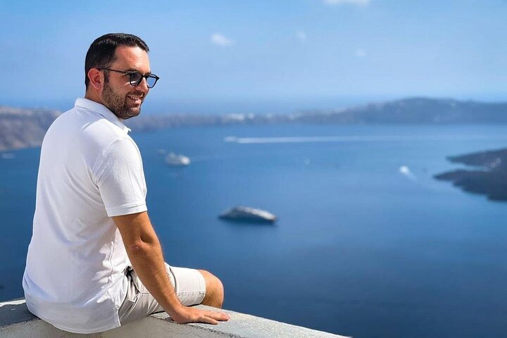 6-hour Santorini Tour, All Must-see Places, Photoshoot and History Lesson - Image 5