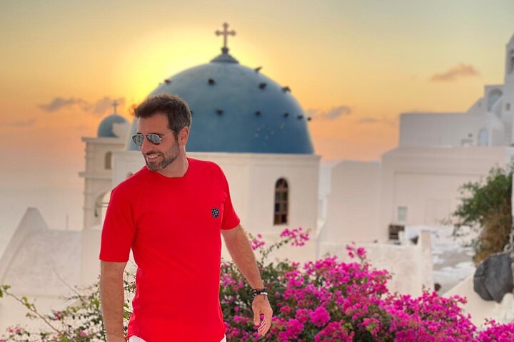6-hour Santorini Tour, All Must-see Places, Photoshoot and History Lesson - Image 4