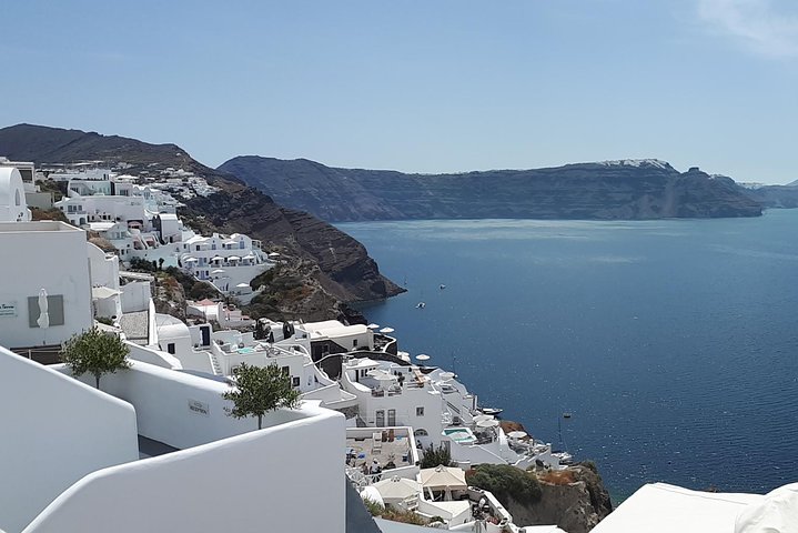 Amazing sightseeing in Santorini - Image 1