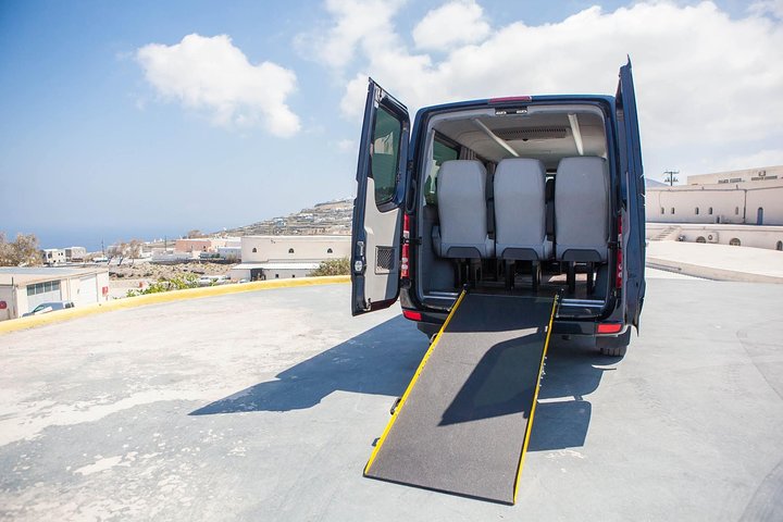 Barrier-free Shore-excursion: Panorama drive in Santorini (6 passengers + 1 Wheelchair) - Image 5
