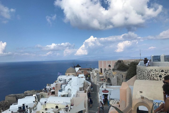 Barrier-free Shore-excursion: Panorama drive in Santorini (6 passengers + 1 Wheelchair) - Image 1