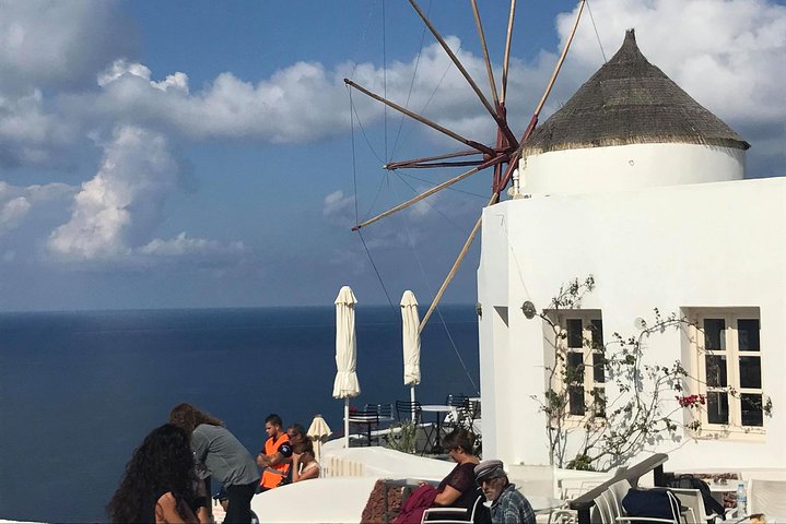 Barrier-free Shore-excursion: Panorama drive in Santorini (6 passengers + 1 Wheelchair) - Image 2