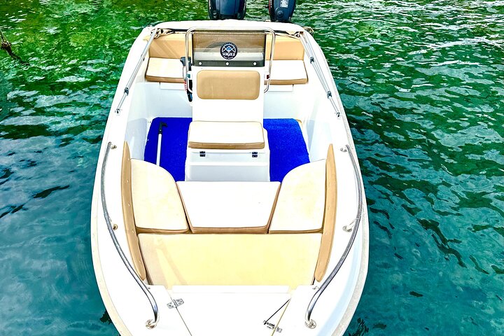 Boat Rental in Santorini - Image 4