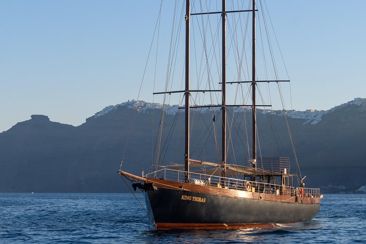Caldera Morning Cruise With King Thiras Boat - Image 2