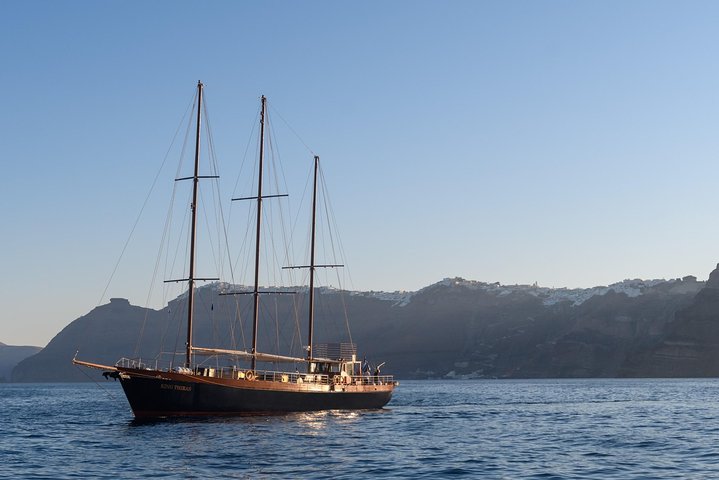 Caldera & Oia Sunset With King Thiras Boat - Image 2