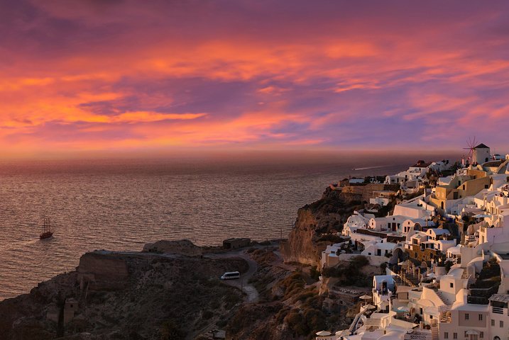 Caldera & Oia Sunset With King Thiras Boat - Image 1