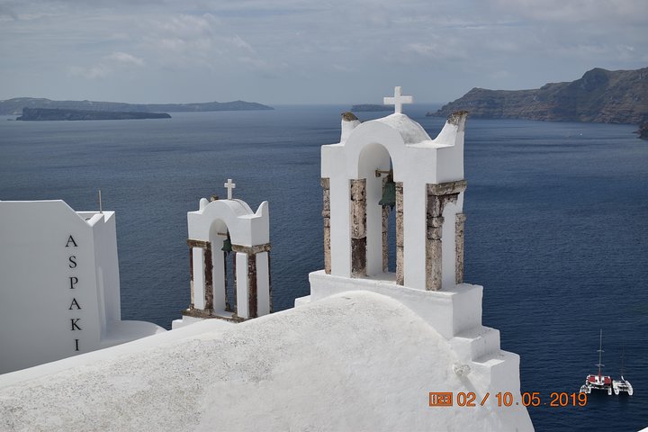 Discover Santorini with us (5 hour private tour north side) - Image 2