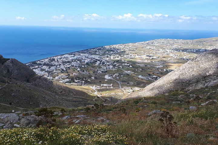 Discover the southeastern coast of Santorini - Image 1