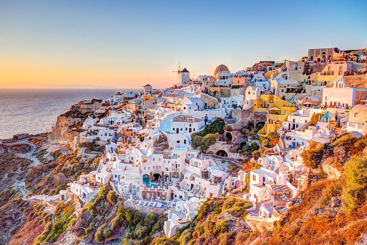 Enjoy the most popular destinations of Santorini Private half-day tour - Image 1