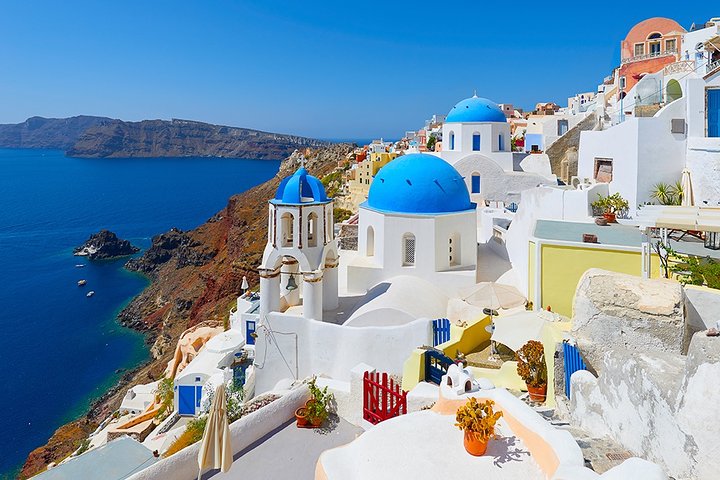 Enjoy the most popular destinations of Santorini Private half-day tour - Image 2