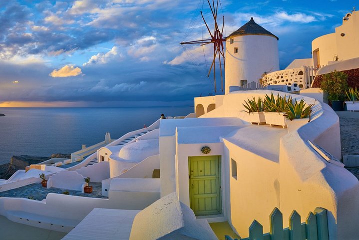 Enjoy the most popular destinations of Santorini Private half-day tour - Image 3