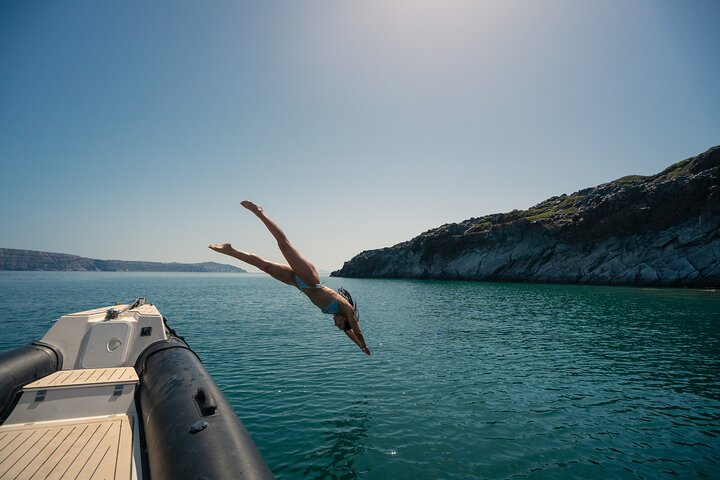 Exclusive cruise experience in Santorini - Image 1