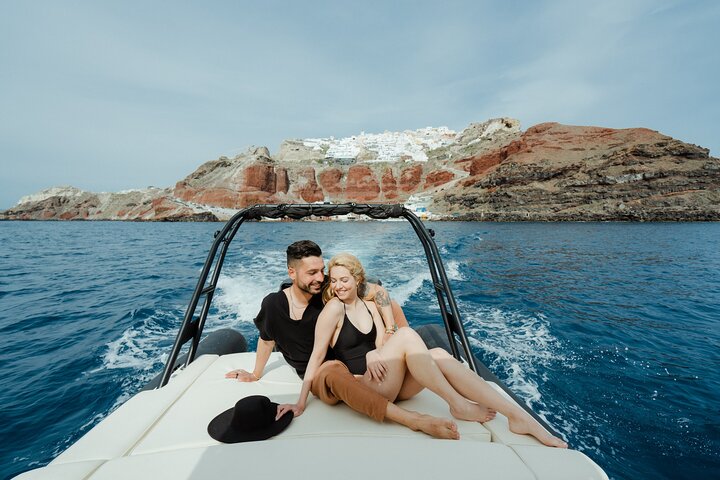 Exclusive cruise experience in Santorini - Image 4
