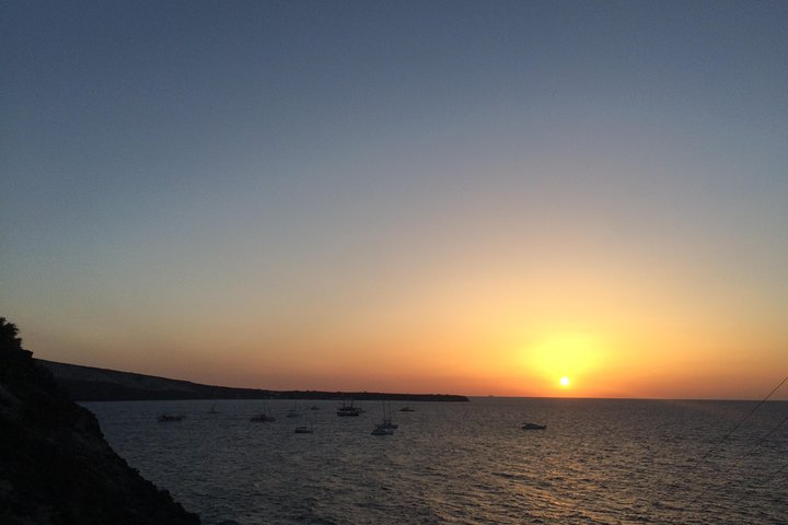 Explore Akrotiri and Oia Private Tour - Image 1