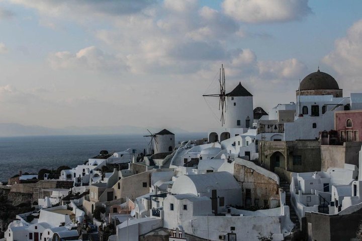 Explore Akrotiri and Oia Private Tour - Image 2