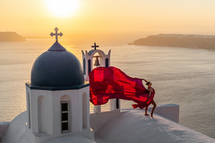 Flying dress photoshoot in Santorini by Flying Dress © - Image 1