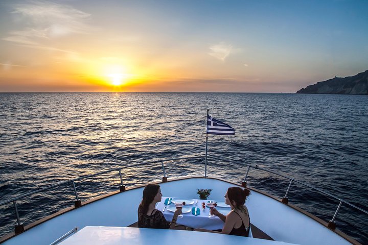 Motor Yacht Private Cruise with Gourmet 5-Course Dinner or Buffet Lunch - Image 5