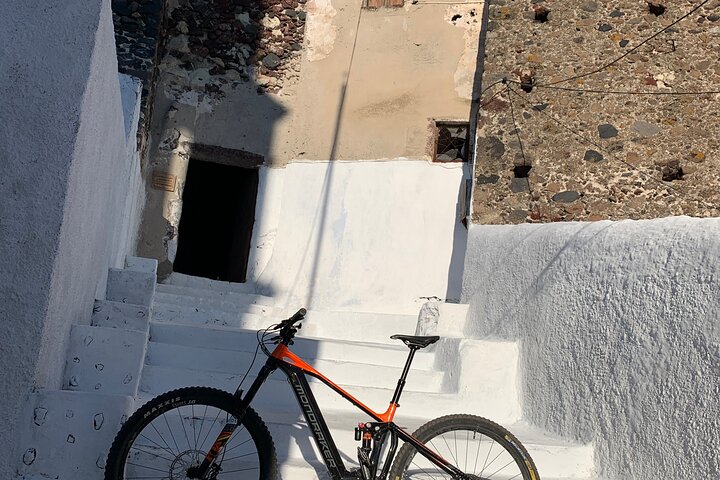 Private Electric Mountain Bike Experience and Tour in Santorini  - Image 5
