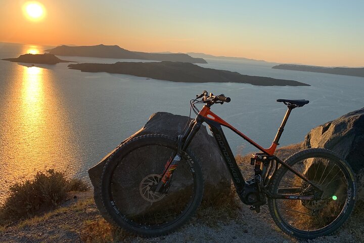 Private Electric Mountain Bike Experience and Tour in Santorini  - Image 4