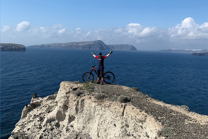 Private Electric Mountain Bike Experience and Tour in Santorini  - Image 1