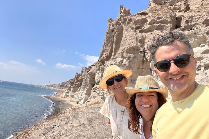 Private Guided Tour around Santorini with Uncrowded Sunset - Image 1
