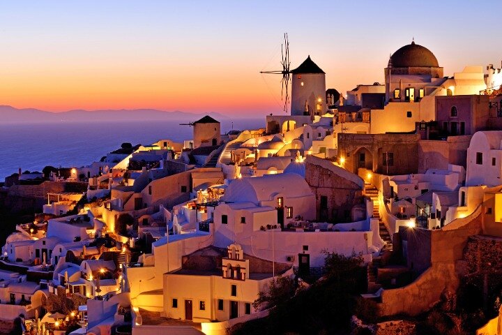 Private Oia and Ammoudi Sunset Experience - Image 2