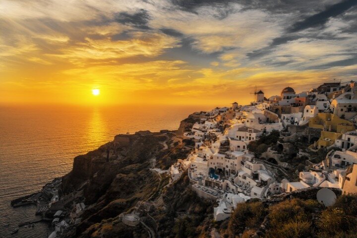 Private Oia and Ammoudi Sunset Experience - Image 4