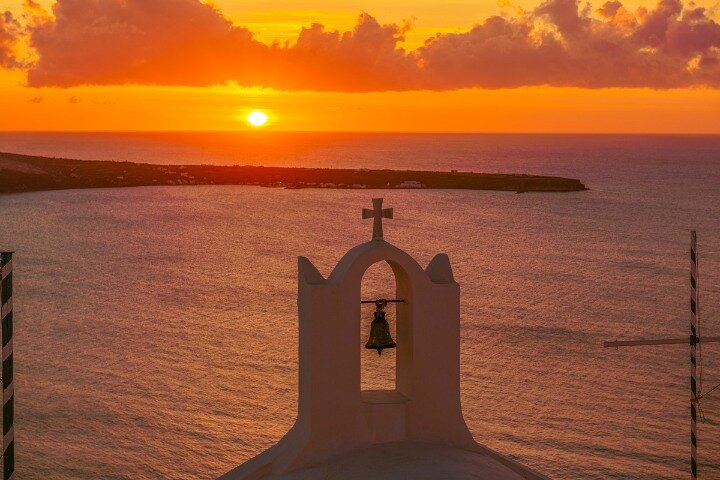Private Oia and Ammoudi Sunset Experience - Image 3