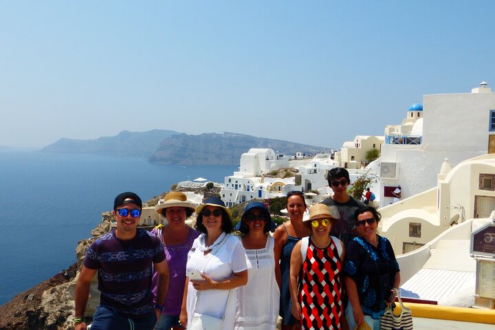 Private Oia Panoramic Scenes: Embrace the most picturesque village of Santorini! - Image 5