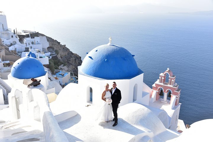 Santorini 2 hours Private Photo-shoot with a professional photographer  - Image 5