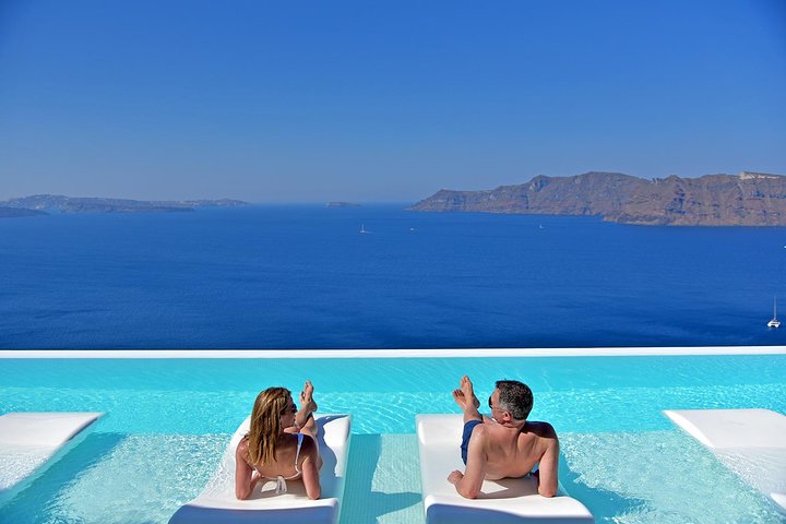 Santorini 2 hours Private Photo-shoot with a professional photographer  - Image 4