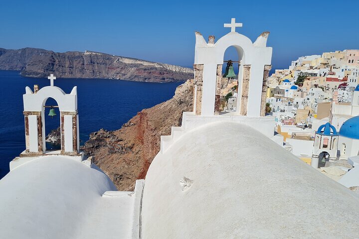 Santorini First-Time Guests Private Tour Sightseeing, excavetions & wine testing - Image 5