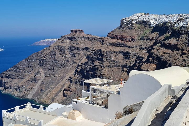 Santorini First-Time Guests Private Tour Sightseeing, excavetions & wine testing - Image 2