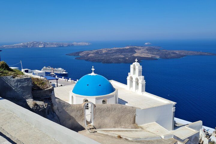 Santorini First-Time Guests Private Tour Sightseeing, excavetions & wine testing - Image 1