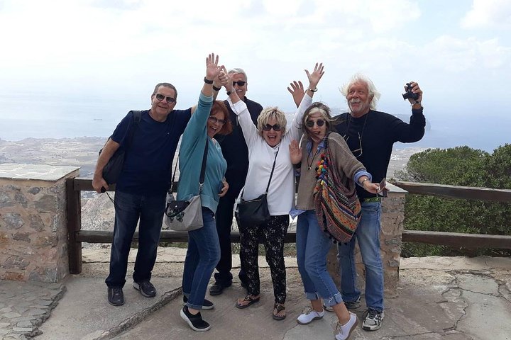 Santorini First-time Visitors Private Tour with Wine Tasting - Image 2