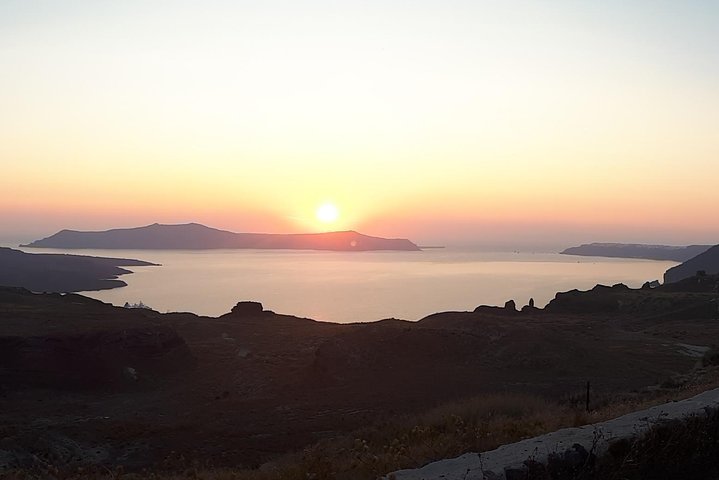 Santorini Highlights Tailor Made Tour 4 hours - Image 2